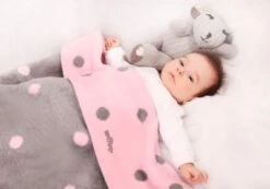 Zaffiro Grijs & Roze Gestipt 100 X 150 Cm Ledikantdeken 15342 7 Zaffiro Grijs & Roze Gestipt 100 X 150 Cm Ledikantdeken 15342 -Babyproducten Winkel 23506 groch rozszary 4