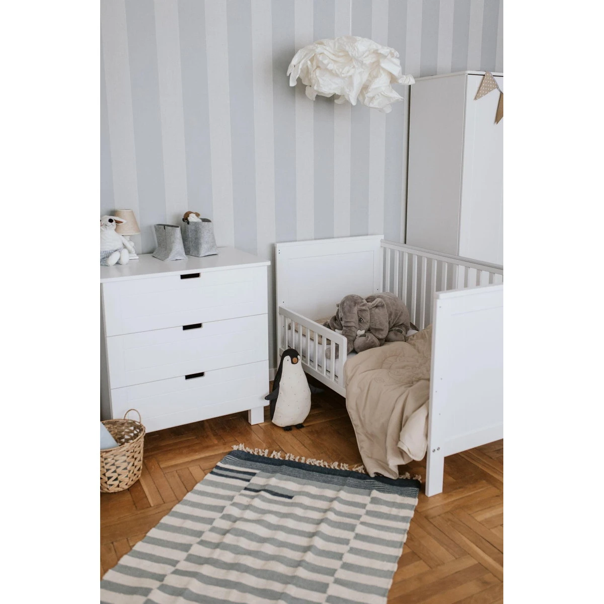 Babykamer Lieke Wit: Ledikant & Commode 2 Babykamer Lieke Wit: Ledikant & Commode - Afbeelding 2
