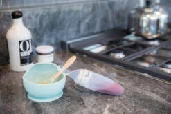 Bo Jungle B-Food Dispenser Grijs Knijpzakje B500630 -Babyproducten Winkel bo jungle b food dispenser grijs knijpzakje b500630 4