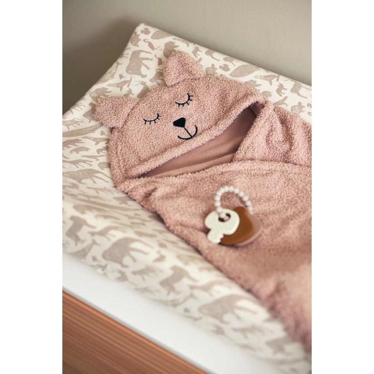 Jollein Bear Boucle Wild Rose Wikkeldeken 032-566-67062 9 Jollein Bear Boucle Wild Rose Wikkeldeken 032-566-67062 - Afbeelding 9