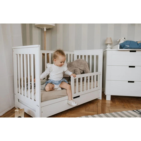 Babykamer Lieke Wit: Ledikant & Commode 10 Babykamer Lieke Wit: Ledikant & Commode - Afbeelding 10
