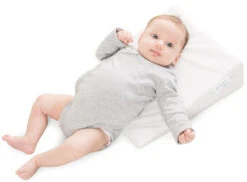 Doomoo Rest Easy Klein Hellend Vlak Kussen 30 Cm 40 040 008 -Babyproducten Winkel rest easy small with baby on mattress