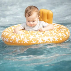 Swim Essentials Baby Float Zeesterren 0-1 Jaar Zwemring 2022SE347 10 Swim Essentials Baby Float Zeesterren 0-1 Jaar Zwemring 2022SE347 -Babyproducten Winkel swim essentials baby float zeesterren 0 1 jaar zwemring 2022se347 sfeer