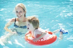 Freds Swim Academy Swimtrainer Classic Rood 3mnd - 4jr (6-18kg) 10110 6 Freds Swim Academy Swimtrainer Classic Rood 3mnd - 4jr (6-18kg) 10110 -Babyproducten Winkel swimtrainer classic 3 mnd 1920x1920