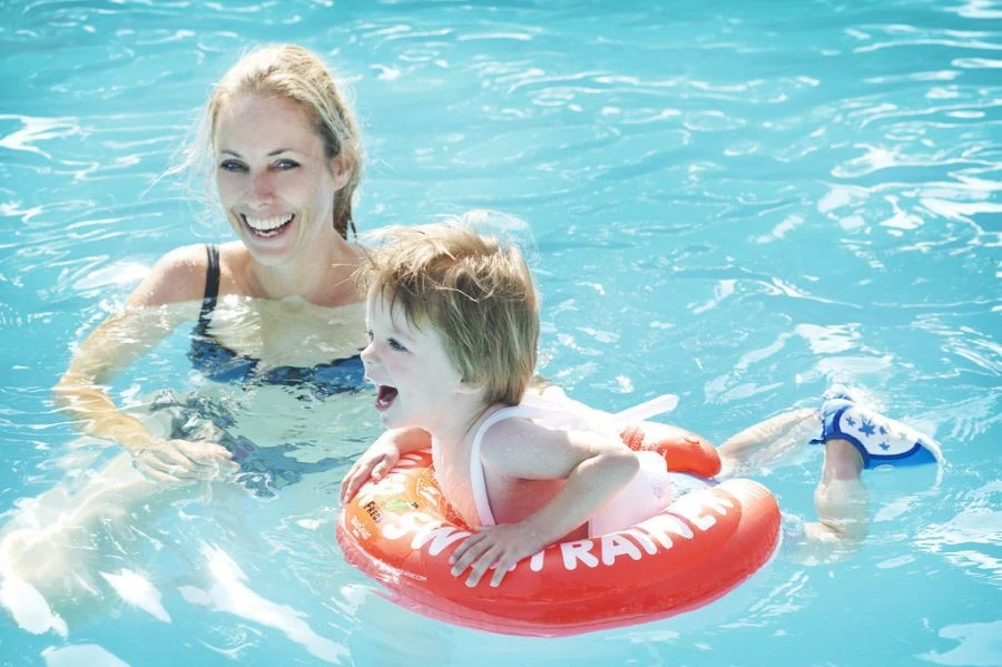 Freds Swim Academy Swimtrainer Classic Rood 3mnd - 4jr (6-18kg) 10110 3 Freds Swim Academy Swimtrainer Classic Rood 3mnd - 4jr (6-18kg) 10110 - Afbeelding 3