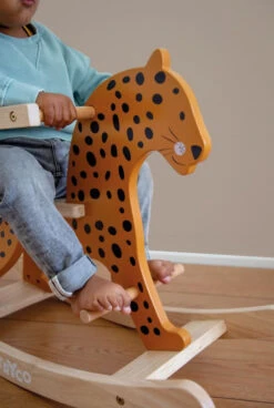 Tryco Luipaard Houten Hobbeldier TR-353009 8 Tryco Luipaard Houten Hobbeldier TR-353009 -Babyproducten Winkel tr 353009 tryco wooden rocking animal leopard 04