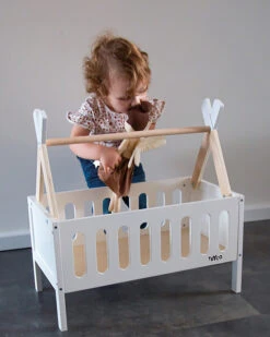 Tryco Tipi Houten Poppenbed TR-353013 -Babyproducten Winkel tr 353013 tryco wooden tipi doll bed 02