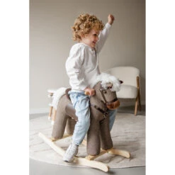 Tryco Milo Bruin Hobbelpaard 36m+ TR-120111 -Babyproducten Winkel tryco milo bruin hobbelpaard 36m tr 12011 sfeer1