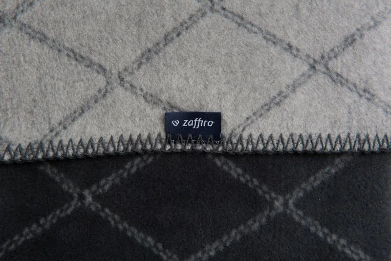 Zaffiro Antraciet & Grijs Ruitjes 75 X 100 Cm Wiegdeken 40795 3 Zaffiro Antraciet & Grijs Ruitjes 75 X 100 Cm Wiegdeken 40795 - Afbeelding 3